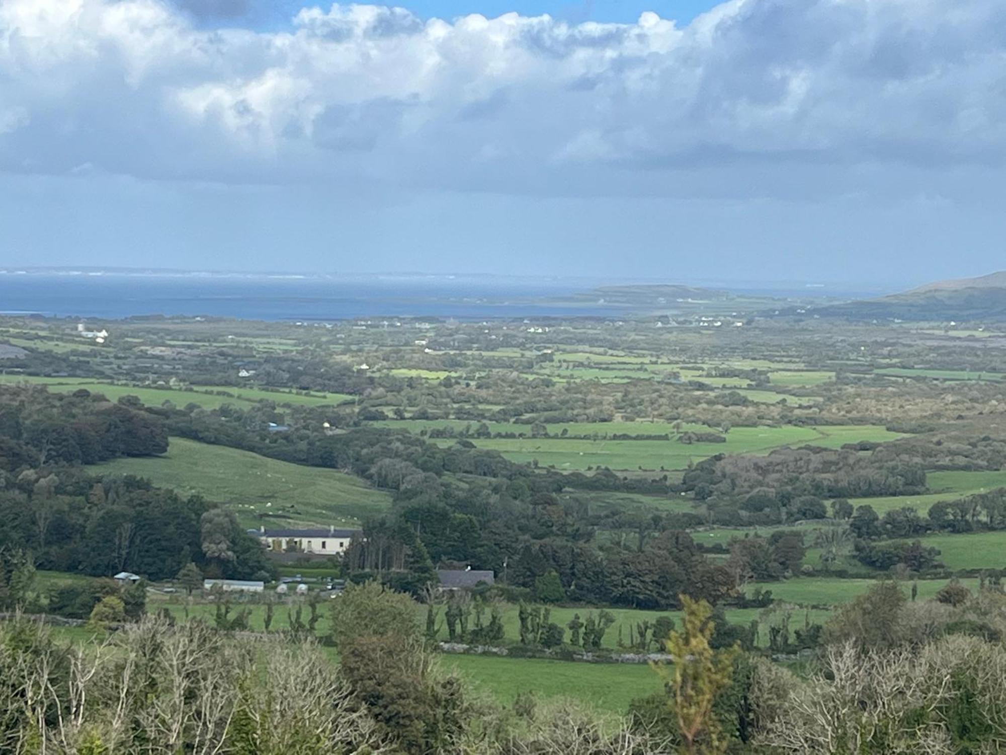 Burren Court Lodge バリーボーン エクステリア 写真