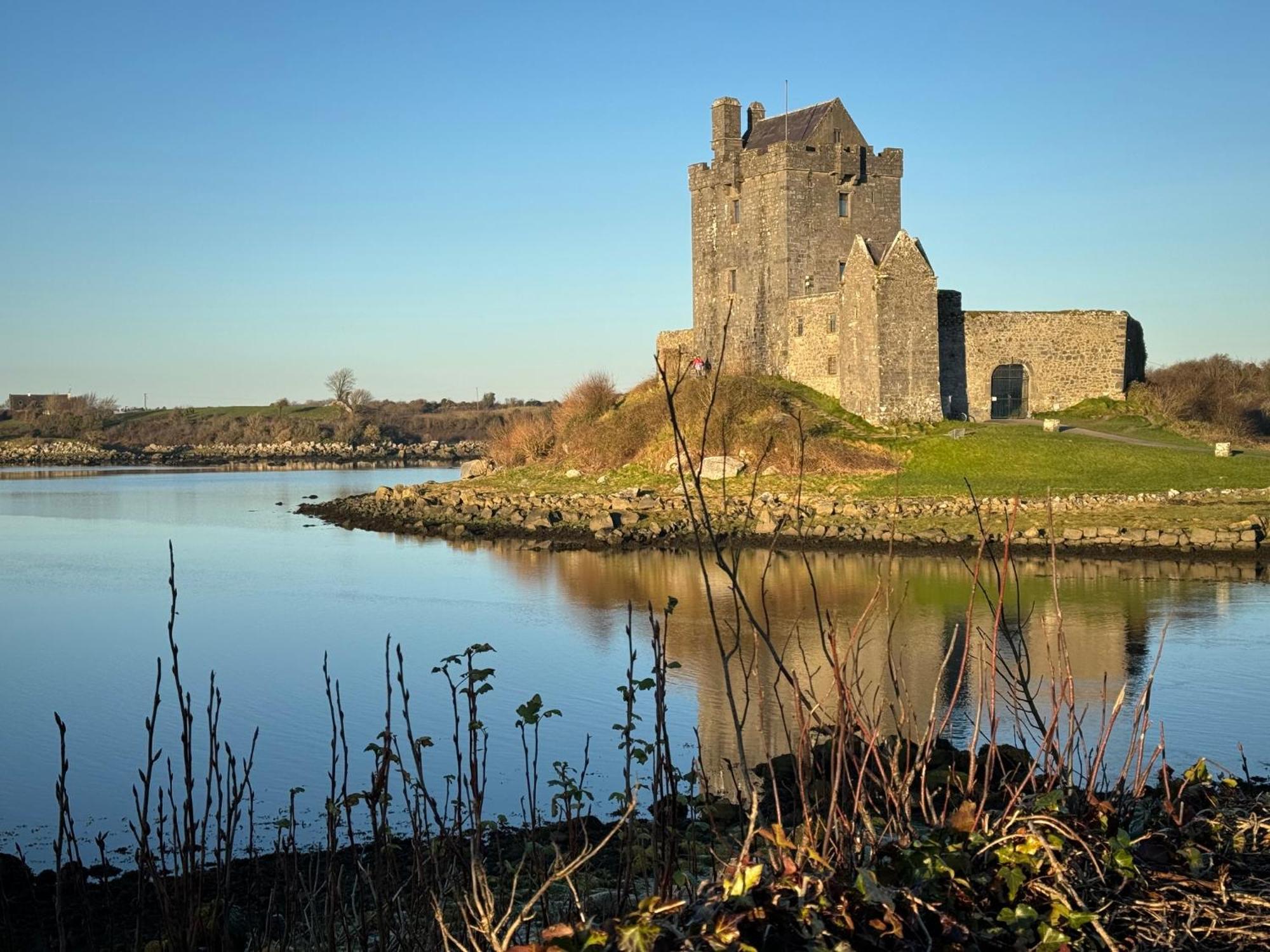 Burren Court Lodge バリーボーン エクステリア 写真