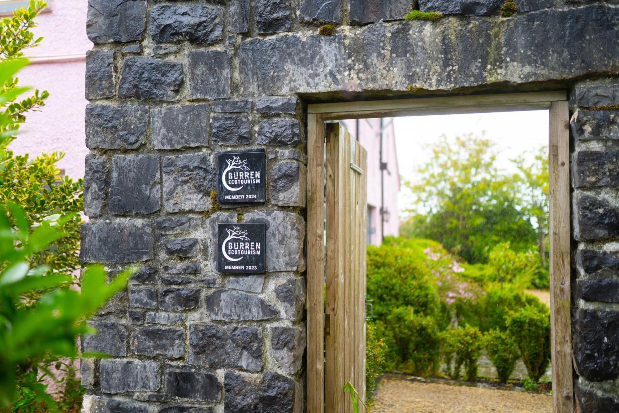 Burren Court Lodge バリーボーン エクステリア 写真