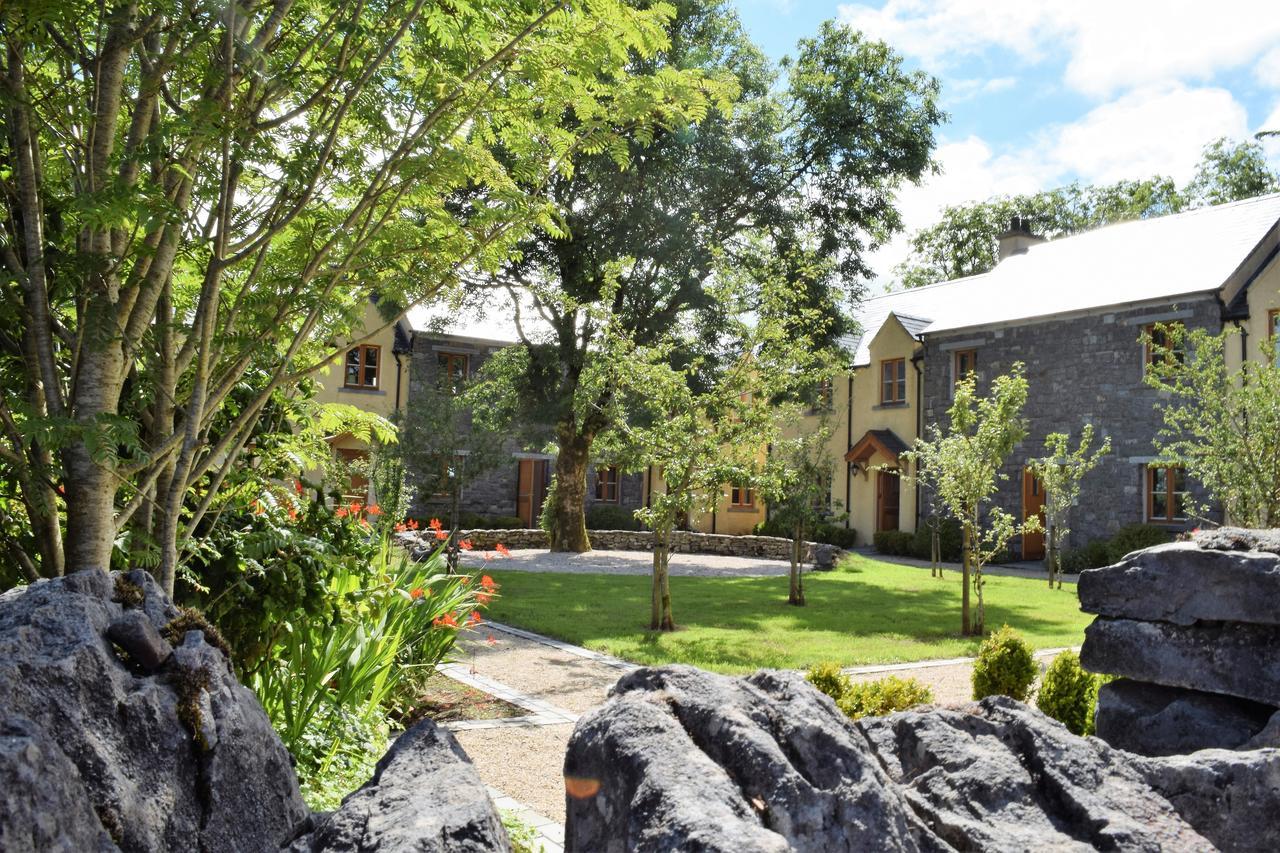Burren Court Lodge バリーボーン エクステリア 写真